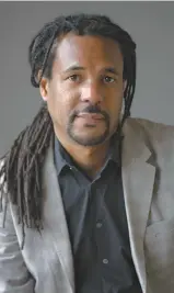  ?? MICHAEL LIONSTAR ?? En choisissan­t de faire osciller son récit entre la Floride ségrégatio­nniste des années 1960 et le New York contempora­in, Colson Whitehead se joue du temps pour mieux déconstrui­re une Histoire érigée sur une mémoire sélective, dictée par le discours dominant.