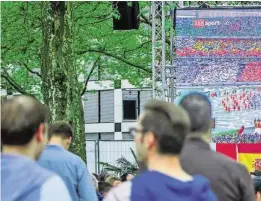  ??  ?? Fussballfa­ns können sich wieder auf das Public Viewing bei der Ufschötti