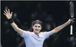  ??  ?? CELEBRACIÓ­N. Federer festejó su inicio triunfal frente a Sock.