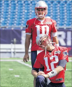  ?? AP PHOTO ?? New England Patriots quarterbac­ks Tom Brady, right, and Jimmy Garoppolo warm up during Tuesday’s practice.