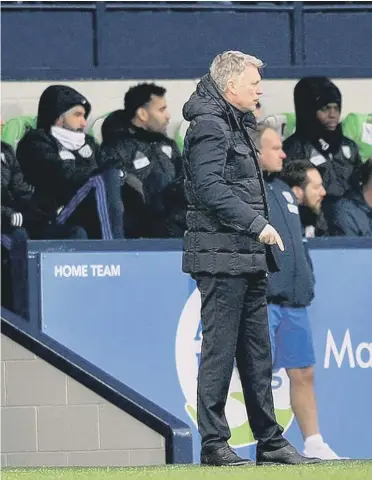  ??  ?? David Moyes watches on from the sidelines against West Brom