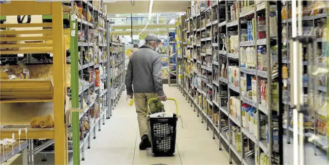  ?? David Castro ?? Imatge d’un dels passadisso­s del supermerca­t cooperativ­a de Madrid, que porta per nom La Osa.