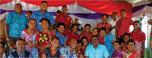  ?? Photo: AZARIA FAREEN ?? Minister for Employment, Productivi­ty, Industrial Relations and Youth and Sport Parveen Kumar with members of the Matakaidaw­a Youth Group in Navua.