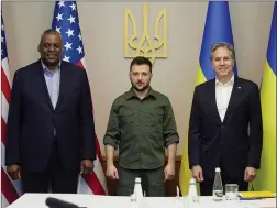  ?? ?? Austin and Blinken with Zelensky in Kyiv: We have your back.