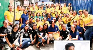  ?? ?? Suntrustee­s with residents and officials of Brgy. 886 in Sta Ana, Manila.