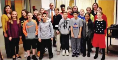  ?? BOB KEELER — DIGITAL FIRST MEDIA ?? Members of the Innovation class at Indian Valley Middle School stand with Assistant Principal Catherine Heller, back row left; Principal Jeff Pammer and North End Market owner Bea Smith, center; and librarian Amanda Hahn, back row right.