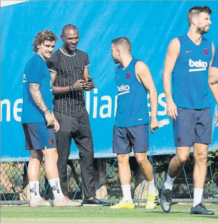  ?? FOTO: PERE PUNTÍ ?? Griezmann, junto a Abidal en una imagen de archivo en la Ciutat Esportiva