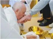  ?? VATICAN MEDIA VIA AP, HO ?? Pope Francis kisses the foot of an inmate of the Rebibbia prison on Holy Thursday on the outskirts of Rome, a ritual meant to emphasize his vocation of service and humility.