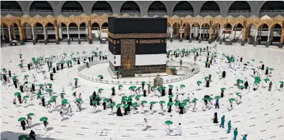  ?? AFP ?? Hajj pilgrims arrive at Makkah’s Grand Mosque on Saturday.