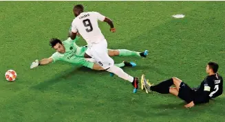  ?? REUTERS ?? First blood: Lukaku rounds Gianluigi Buffon to open the scoring