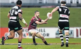  ?? PHOTO: GETTY IMAGES ?? In the thick of it . . . Southland first fiveeighth Scott Eade receives the ball during a Mitre 10 Cup game against Hawke’s Bay in Invercargi­ll on Sunday.