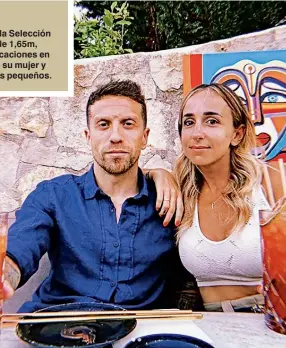  ??  ?? El jugador de la Selección y del Sevilla, de 1,65m, disfrutó de vacaciones en familia junto a su mujer y a sus tres hijos pequeños.