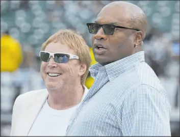  ?? Ben Margot The Associated Press ?? Bo Jackson, right, watches a 2014 game with Raiders owner Mark Davis as players warm up in Oakland before taking on the San Francisco 49ers.