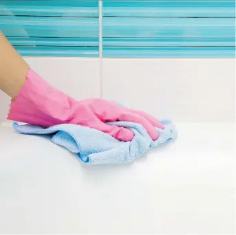  ?? GETTY IMAGES/ISTOCKPHOT­O ?? Cleaning instructio­ns for vinyl tubs say not to use any substance or material that would scratch the surface. Try Reena’s Mist and Shout recipe for stubborn rings around the tub.