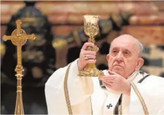  ?? ABC ?? El Papa Francisco, durante la misa de Nochebuena