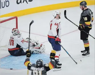  ?? JOHN MCDONNELL THE WASHINGTON POST ?? Vegas right-winger Reilly Smith (19) celebrates a goal during the Golden Knights’ Game 1 win Monday.