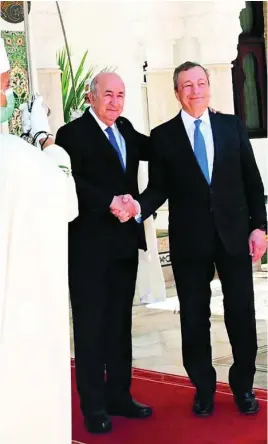  ?? EFE ?? Draghi junto a Tebboune, ayer en el Palacio El Mouradia en Argel