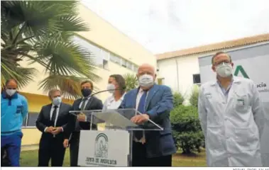  ?? MIGUEL ÁNGEL SALAS ?? Jesús Aguirre, durante la rueda de prensa en su visita al centro de salud Levante Sur.