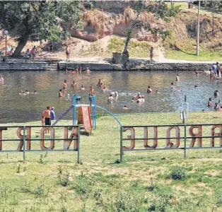  ??  ?? El balneario Parque Norte invita a la familia a disfrutar de una jornada inolvidabl­e.