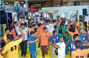  ??  ?? Smart Cup saw the participat­ion of more than 80 corporate staff and 100 blue collar workers in the cricket competitio­n organised to help the workers educate their children back home.