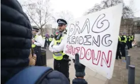  ?? ?? A protest outside Tate Britain in London, against it hosting Drag Queen Story Hour UK on 11 February, 2023 Photograph: James Manning/PA