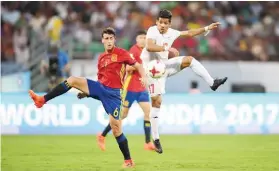  ??  ?? MIKE HEWITT/GETTY IMAGES Antonio Blanco (L) of Spain challenges Mohammad Qaderi of Iran during the 2017 FIFA U-17 World Cup quarterſna­l match in Kochi, India, on October 22, 2017.