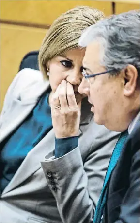  ?? DANI DUCH/ARCHIVO ?? Maria Dolores de Cospedal junto a Juan Ignacio Zoido en el Senado