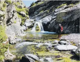  ?? FOTO: GUIES AMA DABLAM ?? Amb Guies Ama Dablam podreu iniciar-vos en el barranquis­me i la tècnica del ràpel.