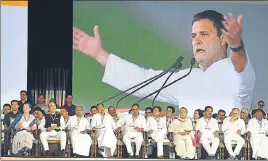  ?? ARVIND YADAV/HT ?? Senior Congress leaders on the stage while party chief Rahul Gandhi addresses the gathering during ■ the party’s Jan Aakrosh rally in New Delhi on Sunday.