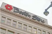  ?? MIKE DE SISTI / MILWAUKEE JOURNAL SENTINEL ?? The Boston Store would remain downtown for another 10 years under a proposed lease extension.