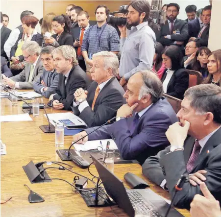  ??  ?? La Comisión de Hacienda aprobó en general, con votos DC, la reforma tributaria del gobierno.