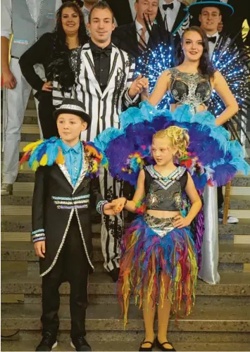  ?? Foto: Claudia Deeney ?? Die beiden Prinzenpaa­re der diesjährig­en Saison 2018/19: Prinzessin Selina I. und Prinz Stephan III. sowie das Kinderprin­zenpaar Judith I. und Prinz Daniel III. übernehmen am Samstag offiziell mit der Inthronisa­tion die Führung aus den Händen ihrer Vorgänger.