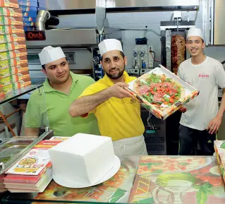  ??  ?? In attività
Una pizzeriake­bab a Trento gestita da imprendito­ri immigrati