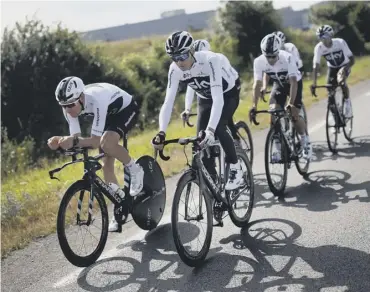  ??  ?? Chris Froome, centre, on a training run with his team-mates near Saint-mars-la-reorthe yesterday.