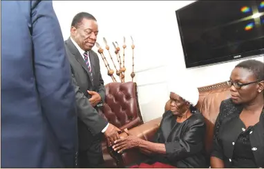  ??  ?? President Mnangagwa consoles Mr Morgan Tsvangirai’s mother Mbuya Lydia Chibwe Tsvangirai and other mourners at the MDC-T leader’s residence in Highlands, Harare yesterday. — (Picture by Presidenti­al Photograph­er Joseph Nyadzayo)