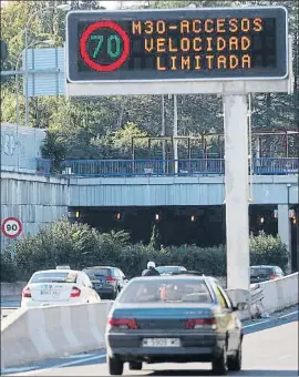  ?? EMILIA GUTIÉRREZ / ARCHIVO ?? Control de acceso en la M-30 en Madrid
