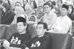  ??  ?? Sanib (front row, left) at the talk on Rosli Dhoby and Rukun 13 at Dewan Bahasa Dan Pustaka Sarawak hall, Petra Jaya. At right is Hazami. — Photo by Jeffery Mostapa.