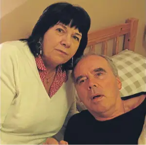  ??  ?? Amanda Kopel with husband Frank who suffered from dementia.