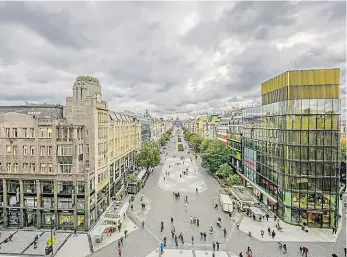  ??  ?? Výstava Současnou podobu náměstí oživují jedinečné fotografie Martina Frouze, které odhalují pohledy na náměstí z běžně nedostupný­ch míst.