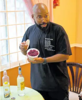  ?? CONTRIBUTE­D PHOTOS ?? As a mixologist, Duval joyfully guides his audience through interactiv­e flavour demonstrat­ions.