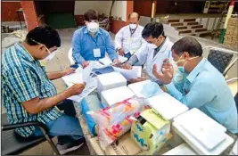  ?? PTI ?? Medics examine attendees of the Nizamuddin event, in Prayagraj, on Wednesday