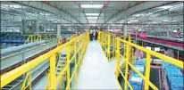  ??  ?? Vip’s logistics center in Zhaoqing, Guangdong province, uses automatic sorting machines.