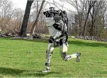  ?? BOSTON DYNAMICS/YOUTUBE ?? Boston Dynamics’ humanoid robot, Atlas, goes for a jog and even hops over a log in the latest video demonstrat­ing its capabiliti­es.