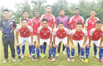  ??  ?? Asyraaf (left) with some of the players of his Universiti Malaysia football squad.