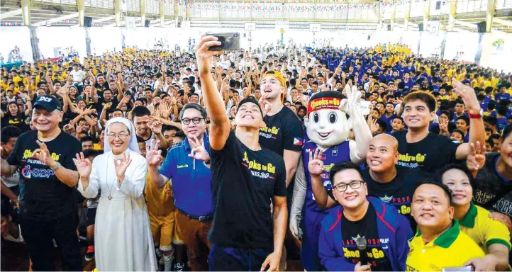  ?? CONTRIBUTE­D PHOTO ?? The men and women behind the world record attempt for the biggest 3X3 basketball event have all the reasons to smile after the highly successful Chooks-to-Go SBP 3X3 Festival at the Sisters of Mary School-Boystown and Girlstown campuses over the weekend.