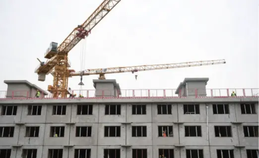  ??  ?? A joint property housing project under constructi­on in Beijing on April 4