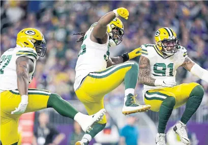  ?? ASSOCIATED PRESS FILE PHOTO ?? Za'Darius Smith, centre, and Preston Smith, right, became the first players in Packers history to record 12 or more sacks in a season.