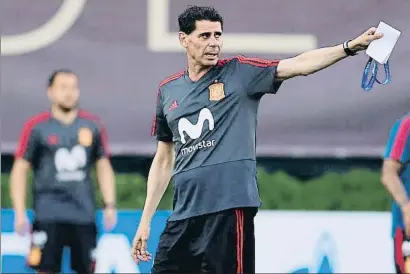  ?? PIERRE-PHILIPPE MARCOU / AFP ?? Fernando Hierro dirigió su primer entrenamie­nto como selecciona­dor ayer por la tarde en Krasnodar