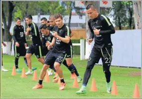  ??  ?? Los azulcremas entrenaron ayer de cara al próximo partido ante Santos.