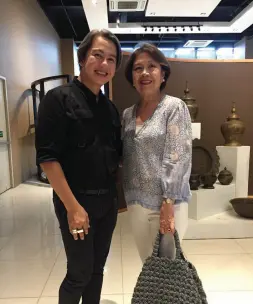  ??  ?? SYLVIA Lorenzana of the Davao Museum with Emi Englis of Davao Fashion Design Council